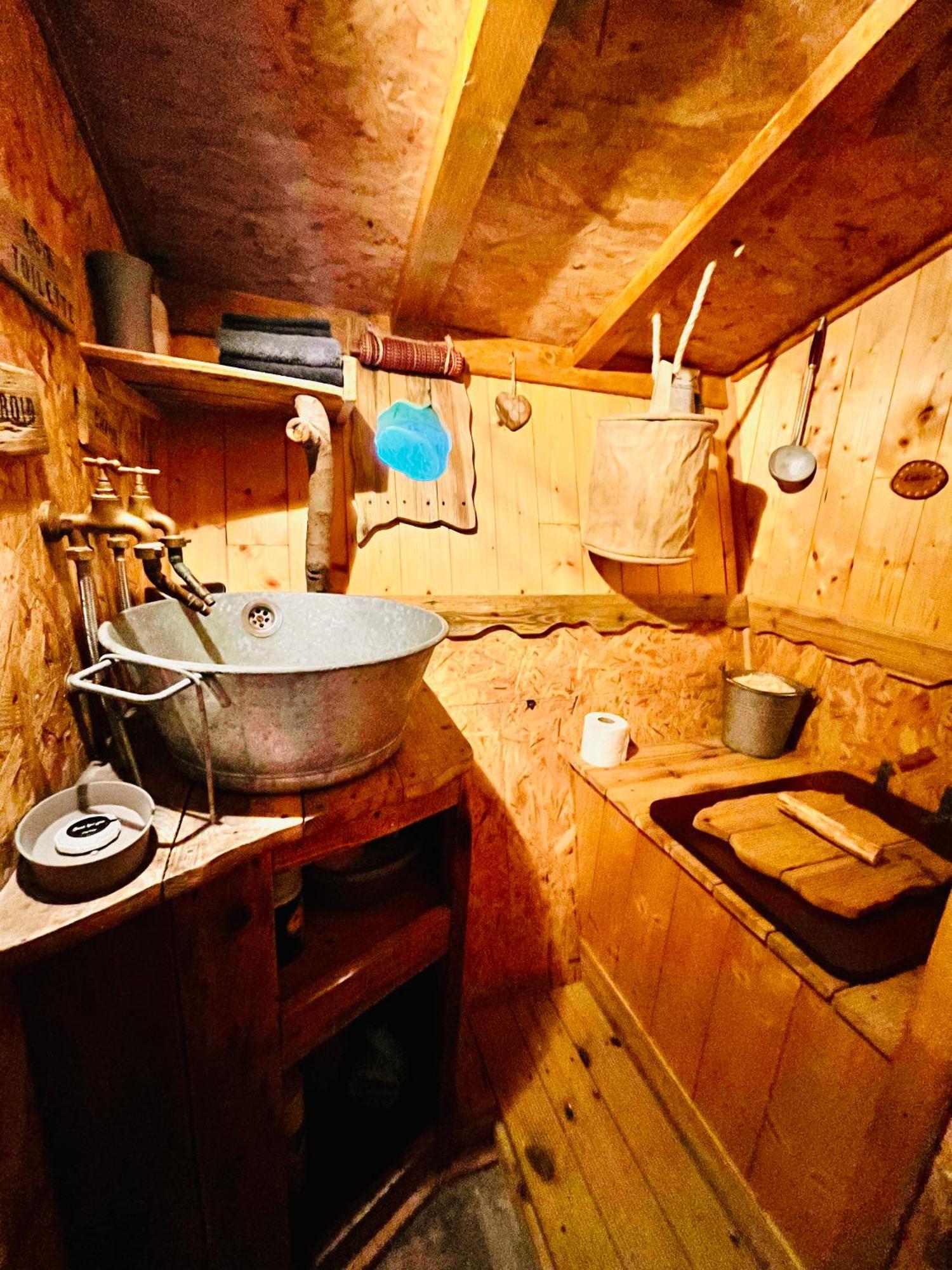La Cabane Perchee Du Trappeur Écrainville 외부 사진