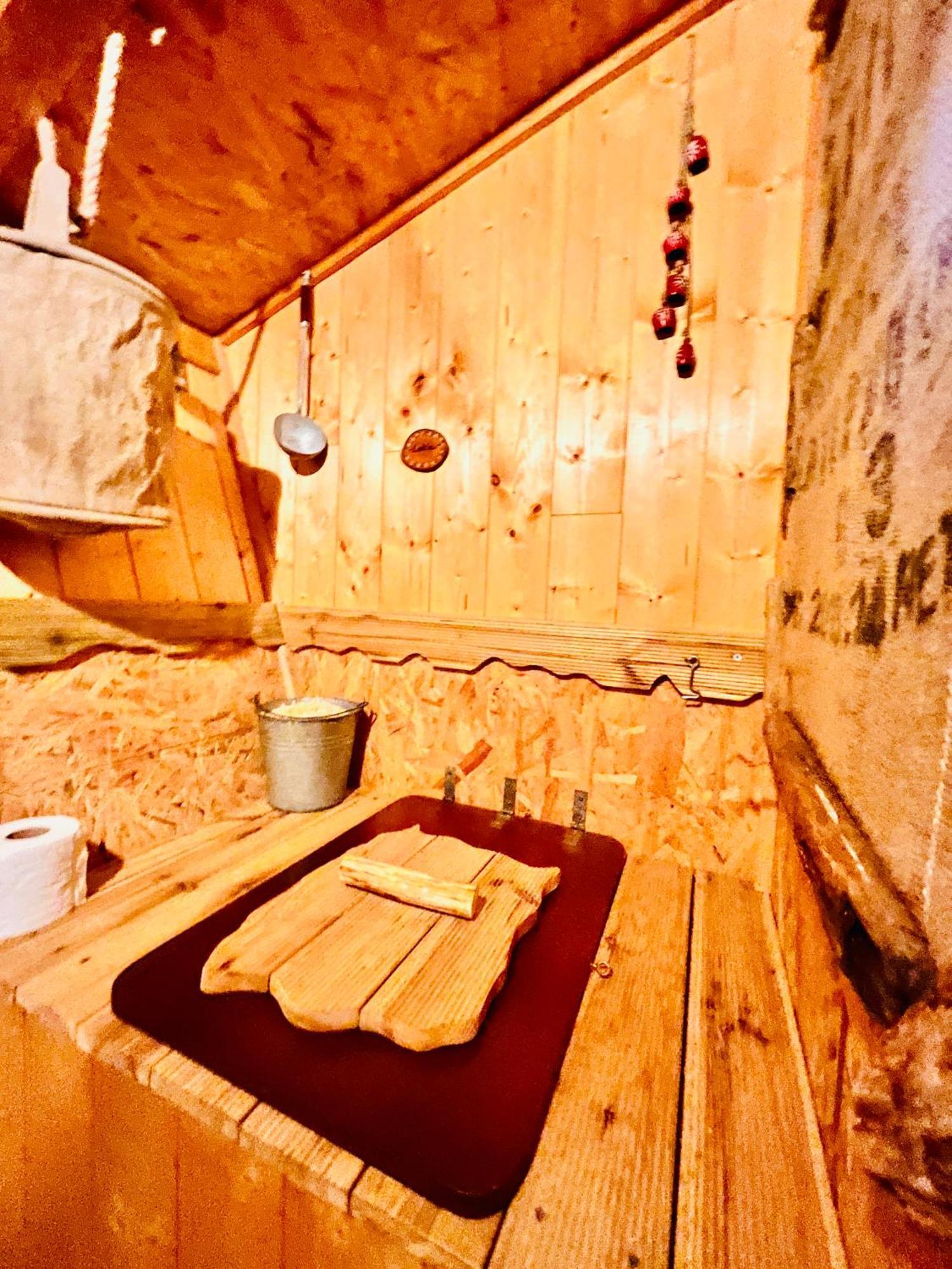 La Cabane Perchee Du Trappeur Écrainville 외부 사진